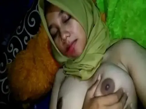 Bokep Indo Hijab Cantik Ukhty Sange Remas Toket