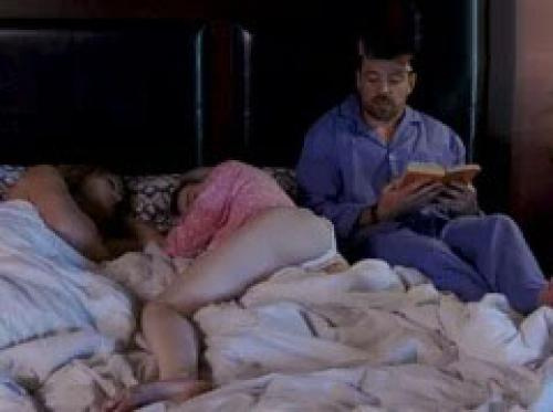 Biarkan anak tirimu tidur bersamamu dan itulah akhirnya