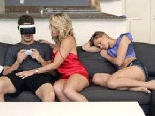 Karena merasa terangsang, sang ibu mengajak pacar putrinya untuk menidurinya