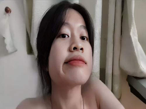 Di bawah kutukan saudara perempuannya....