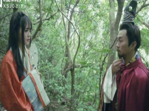 Versi AV Tiga Kerajaan: Liu Bei membantu seorang gadis tersesat di hutan