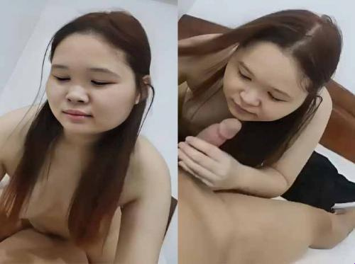 Setelah menghisap, si gemuk memanjat dan menunggangi...